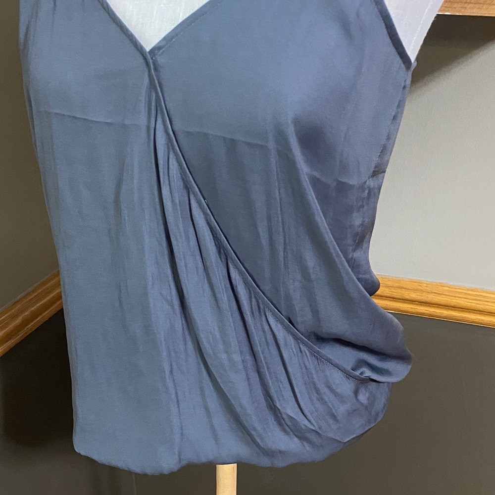 Banana Republic gray silky v neck spaghetti strap tank top size XS - Picture 4 of 7